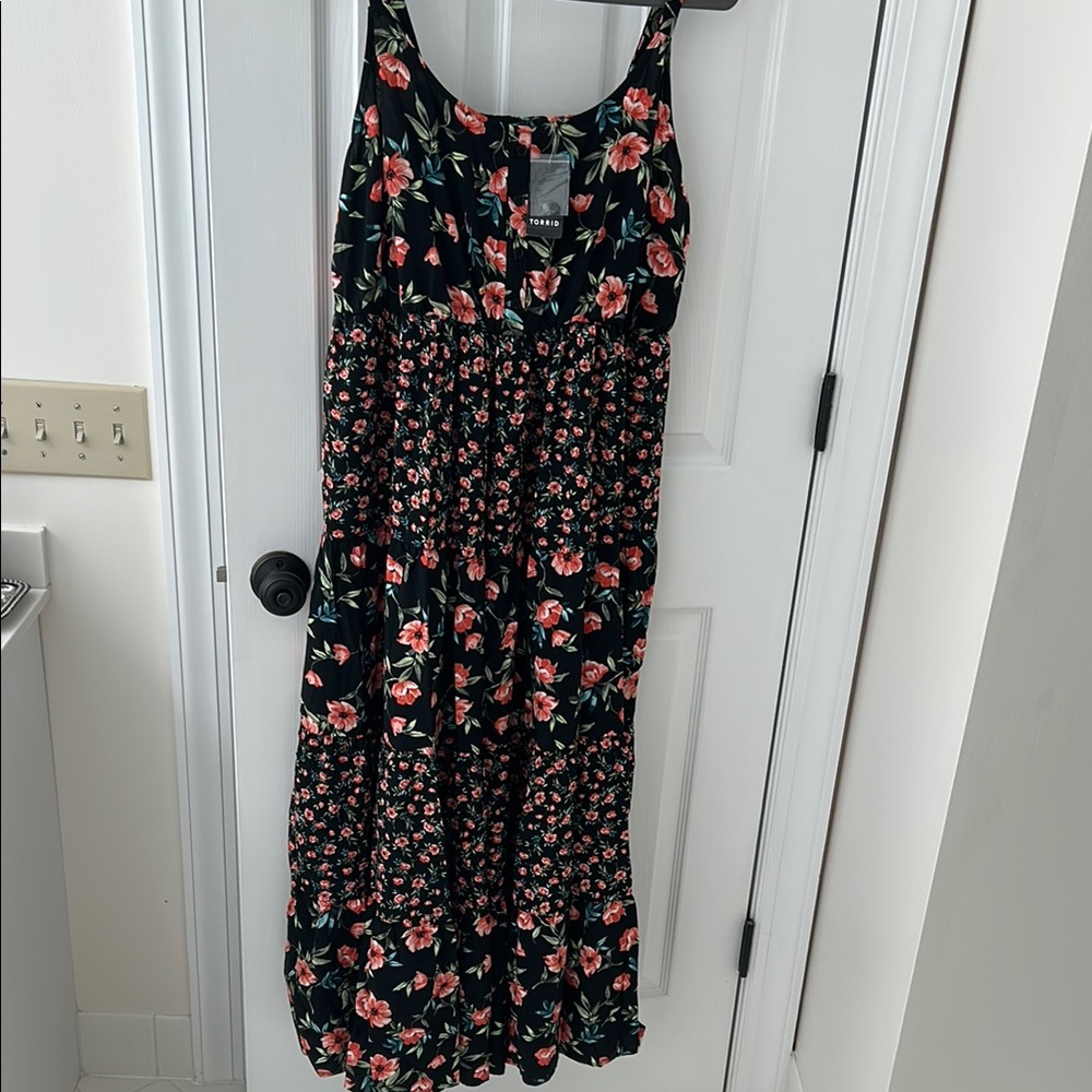 NWT Torrid 2 black and coral floral tiered maxi dress seersucker with pockets!